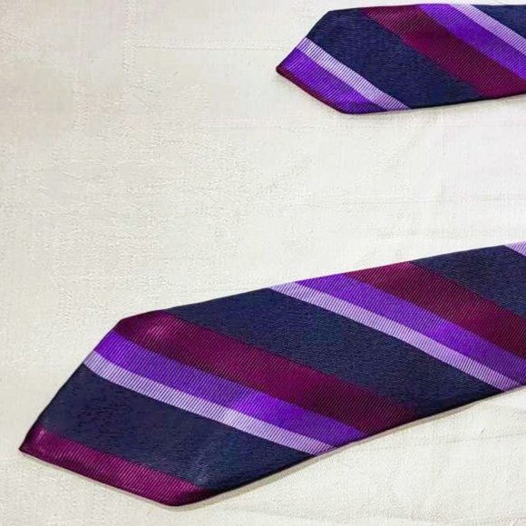 BANANA REPUBLIC Men's SILK Neck tie,  purple, lila, & burgundy Striped pattern - Picture 14 of 15